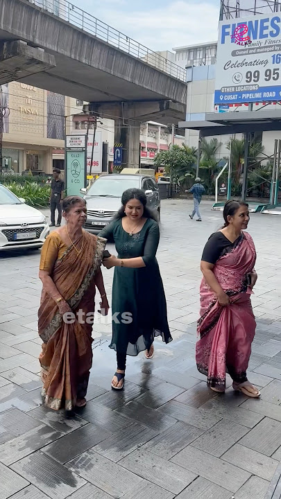 ഷീലുവിന്റെ കൂടെ സിനിമ കാണാൻ എത്തി മാല പാർവതി 🥰  #sheeluabraham #malaparvathy #malayalamactress