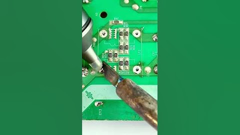 how to use desoldering pump? #desoldering #solderingpump #howtosoldering #satisfying