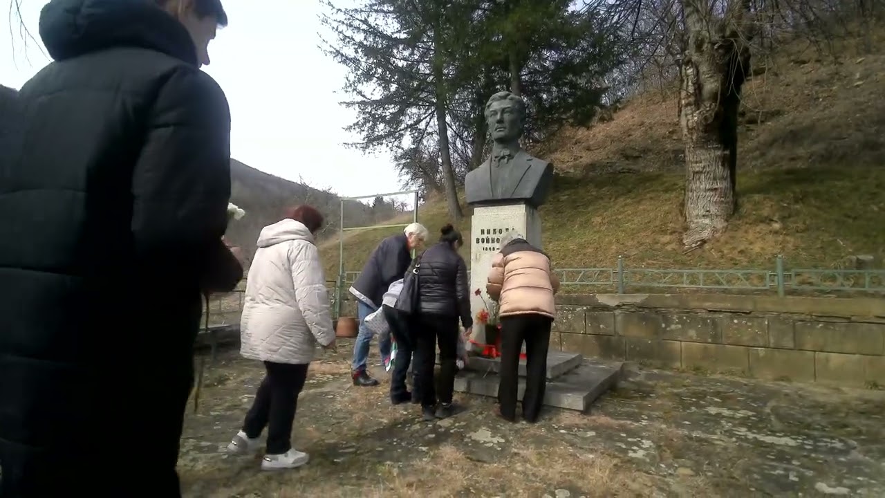 3 март . Поклон пред падналите за свободата на България . Паметника на Никола Войновски . Габрово