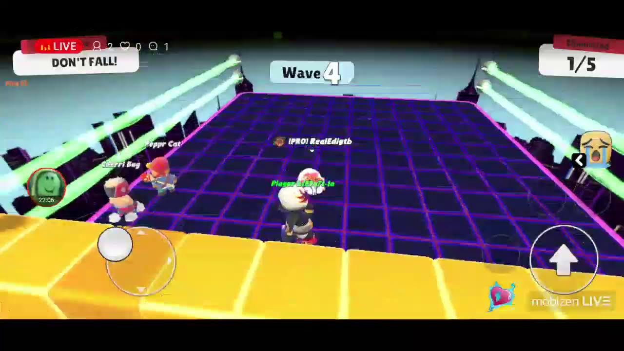 Im playng Stumble guys !