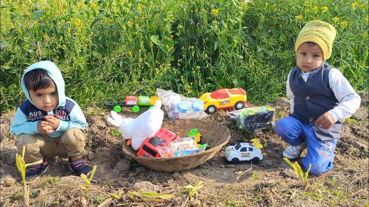 abubakar aur aakib ko mile khilaune, car train toys video, - YouTube