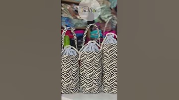 Túi vải canvas dạng trụ đa năng tiện lợi với họa tiết sọc đen vằn, thích hợp để đựng bình nước