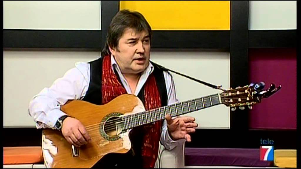 En cantautor Iñaki Basabe presenta su canción homenaje a Iñaki Azkuna