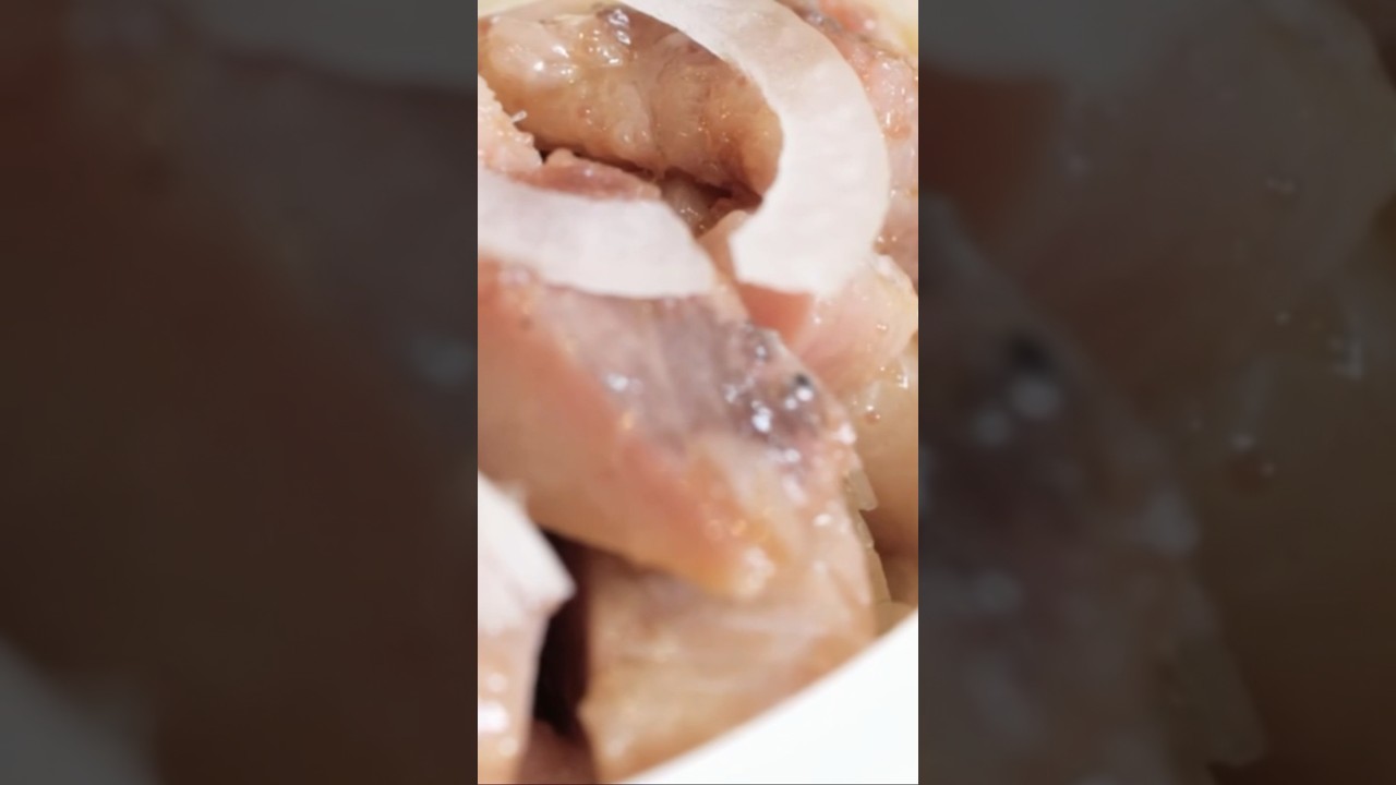 25 лет СЕЛЁДКУ СОЛЮ ТОЛЬКО ТАК. #шефшаров #500супов #борщ #cooking #мясо #рецепт #селёдка #сельдь