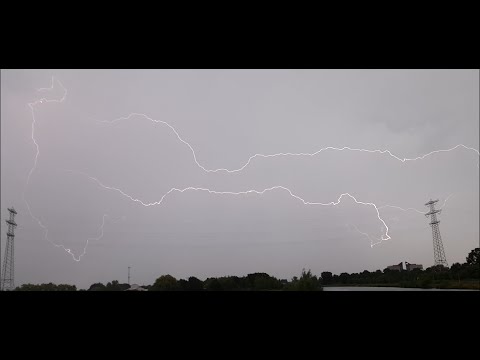 Video: Een Mysterieuze Bliksem Doodde Honderden Herten Tegelijk - - Alternatieve Mening