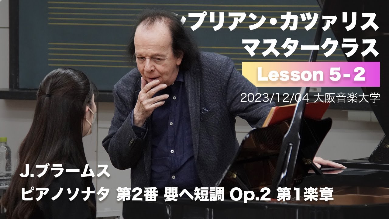 白鍵から黒鍵にオクターブで移動するときの手の動き