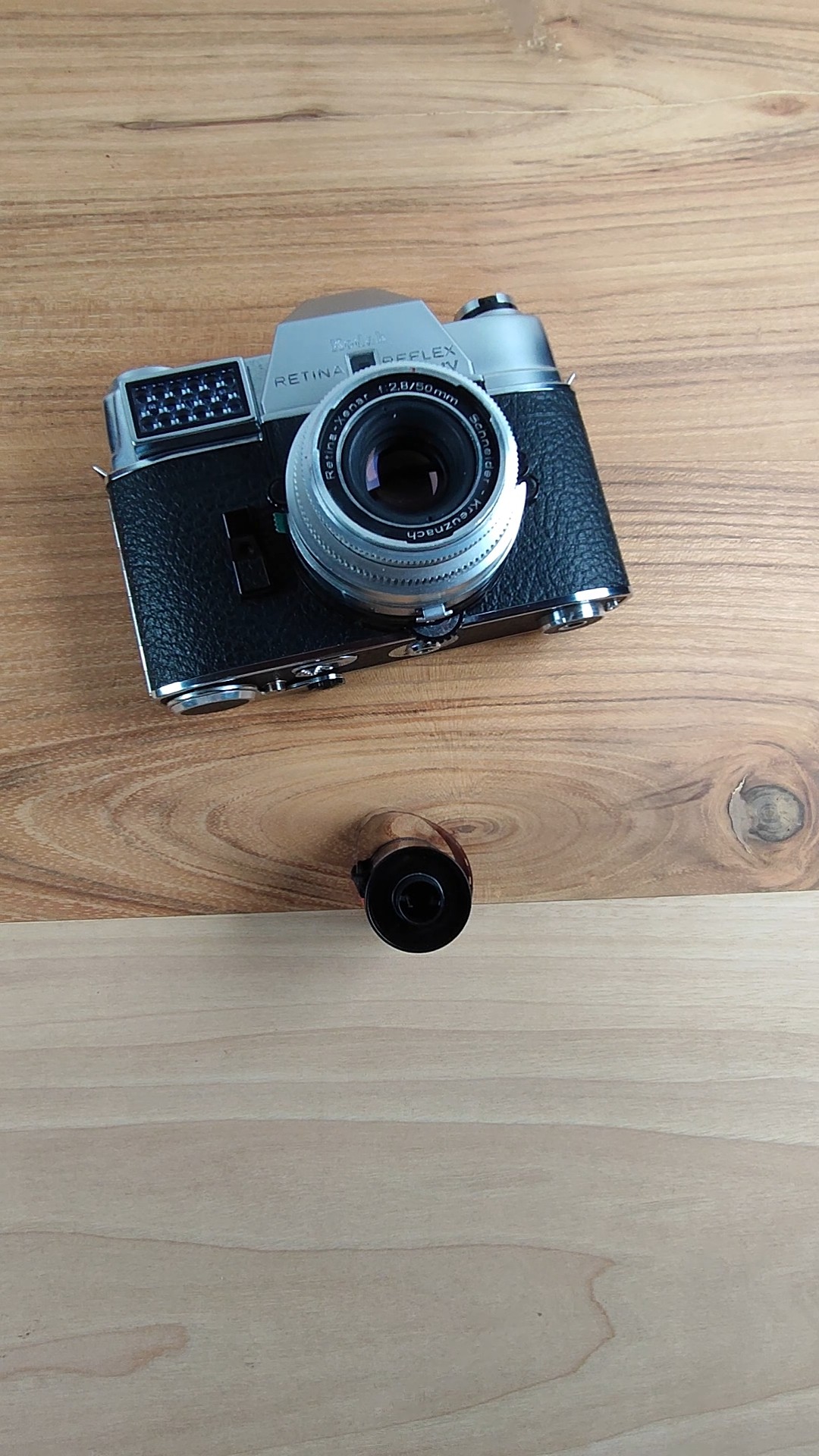 Kodak Retina Reflex IV - Film Load - YouTube