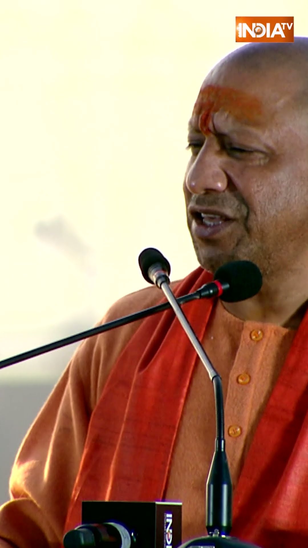 नमाज पढ़ने से रोकने वाले सवाल पर #cmyogi का धाकड़ जवाब #namaz #mahakumbh
