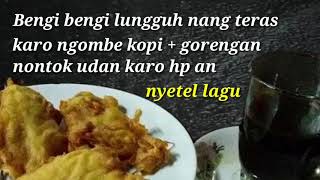 Story WA  hujan di malam hari sambil minum kopi sama makan gorengan enak gaes