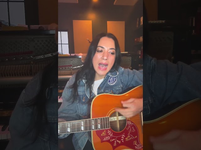 a little dose of Wednesday for your Wednesday 🍷