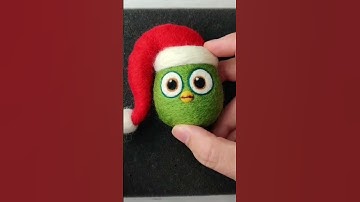 The CUTEST Santa fan! 🥺🎅🏼