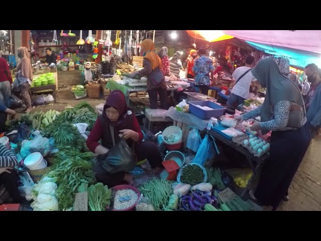 Belanja Ke Pasar Perumnas Palembang bantu Ibu Negara class=