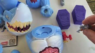 Opening and building Blood Shark from the Zuru Smashers Horror House series 
