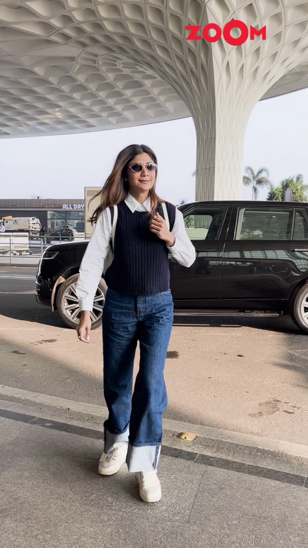 Shilpa Shetty STUNS with her COOL airport look ? #shilpashetty #shorts