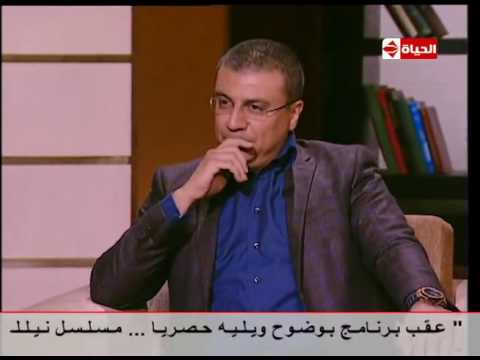 بوضوح الفنان محمود عزب يقلد شخصية الدبلوماسي الكبير عمرو موسى بطريقة رائعة