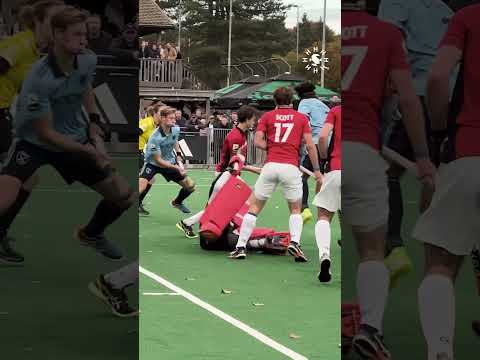 Crowded circle? No problem 😎Valentijn Charbon pulls off a slick lift to keep Laren in control 💥 thumbnail