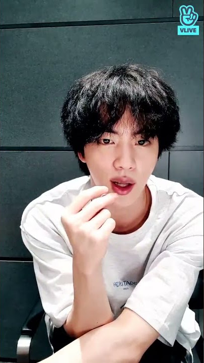 jin's finger heart💜️