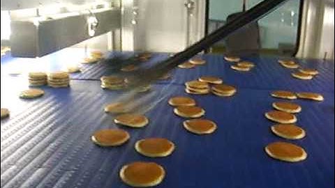Flexpickers stacking pancakes