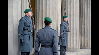 Ehrenposten - Neue Wache - Volkstrauertag 2018