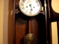 Бой старинных настенных часов