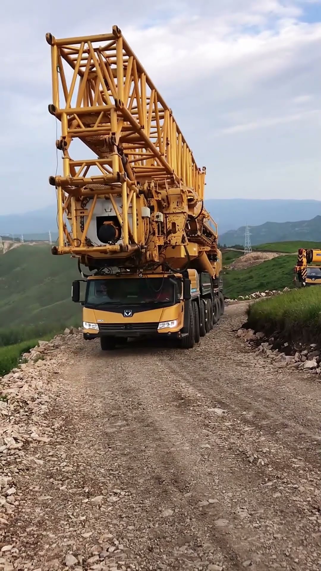 Heavy duty crane turns the corner