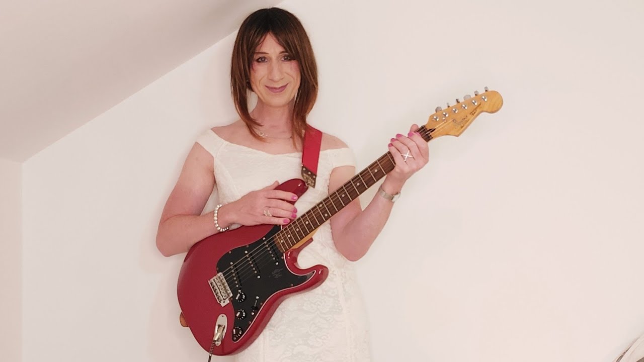 crossdresser Leah requesting a flyby