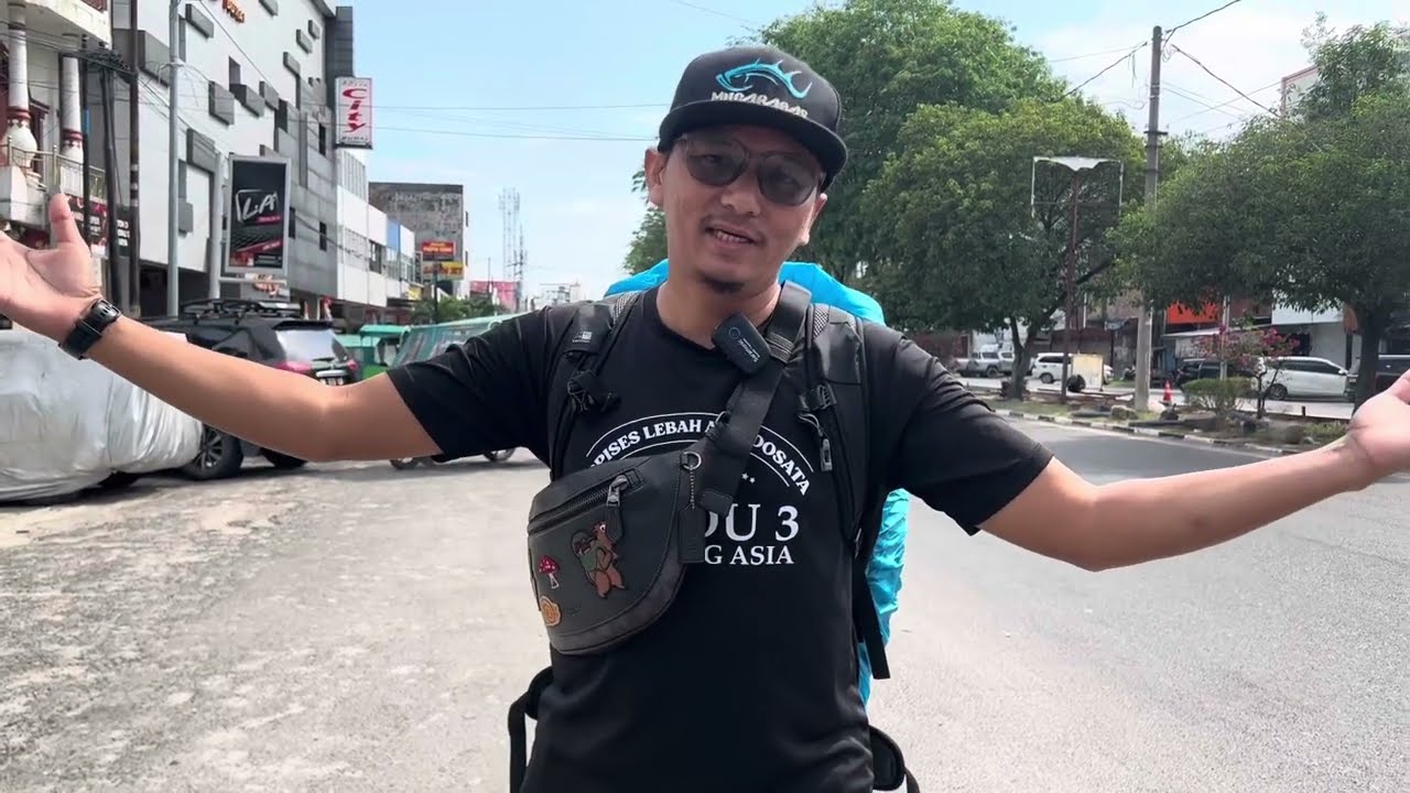 JALAN-JALAN DI PEKAN DUMAI INDONESIA