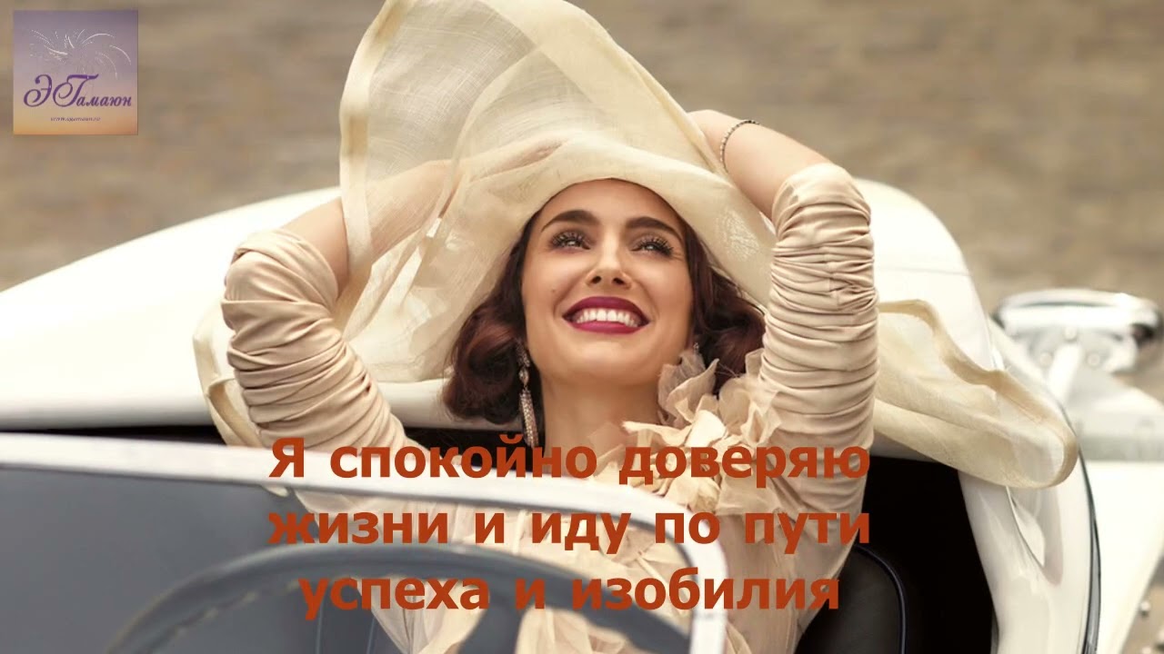 Удивительная леди демонстрирует свое богатство Удивительная леди демонстрирует свое богатство