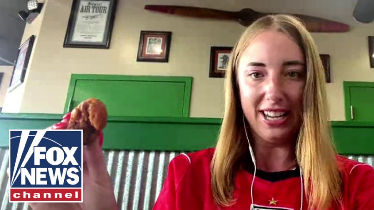 British World Cup fan tries Wing Stop for the first time in the US