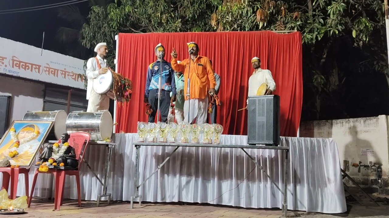 लाटवडे मैदान येथे स्टेट गीत करताना शाहीर संजय वाघमोडे वाघापूर व शाहिर सचिन राणगे कागल