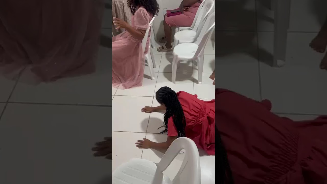 GRUPO DE DANÇA SHEKINAH ADORANDO A DEUS NO 13° ANIVERSÁRIO DA IGREJA.