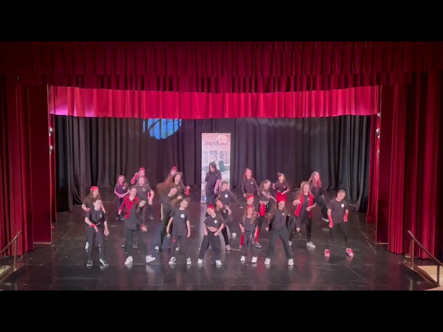 Gracias a todos los alumnos, profesores y familiares que participaron en nuestro festival de baile!
 Vuestra dedicación,