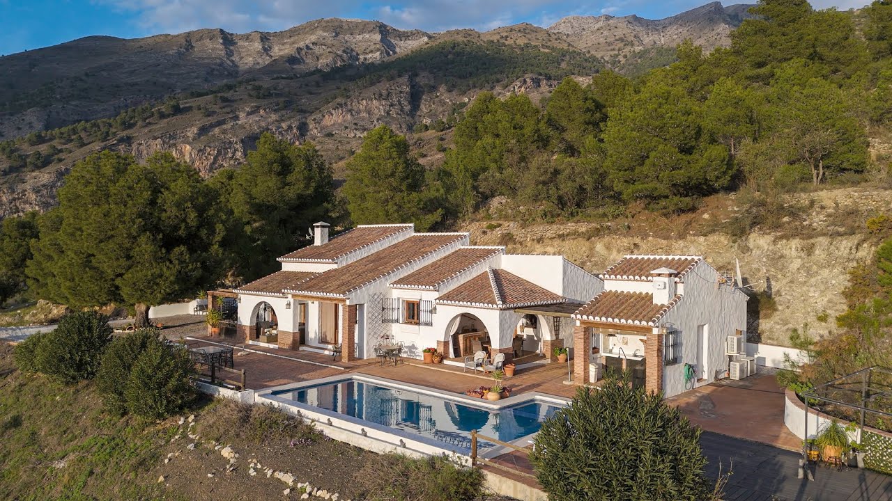 Cortijo Lobera, nestled in the mountain and close to the village of Canillas De Aceituno.