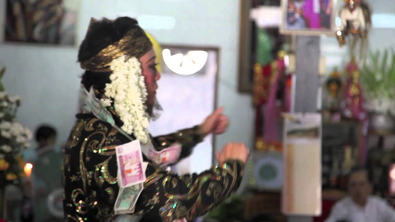 Melisa Teo, Abbas & the Spirit's Wife: at a 'Nat' Ceremony in Yangon