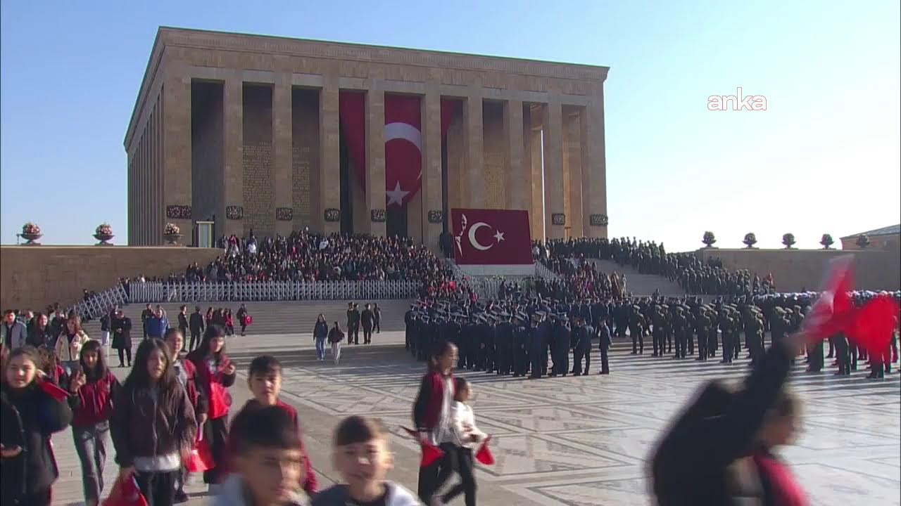 Devlet erkanı, Ulu Önder Mustafa Kemal Atatürk'ü anma töreni için Anıtkabir'de