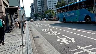 9006路線公車行經捷運劍潭站(北藝中心)(西元2021年09月19日)