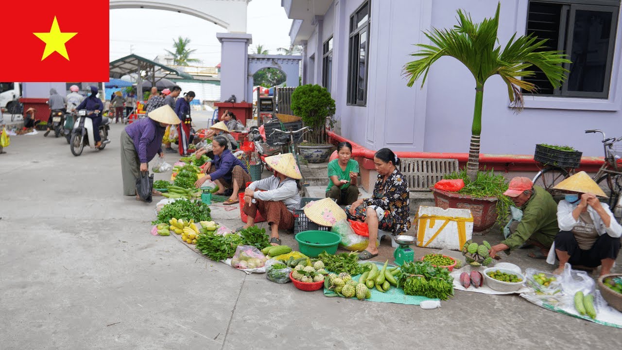 Утро на традиционном вьетнамском рынке | Яркий деревенский рынок Нгатяу