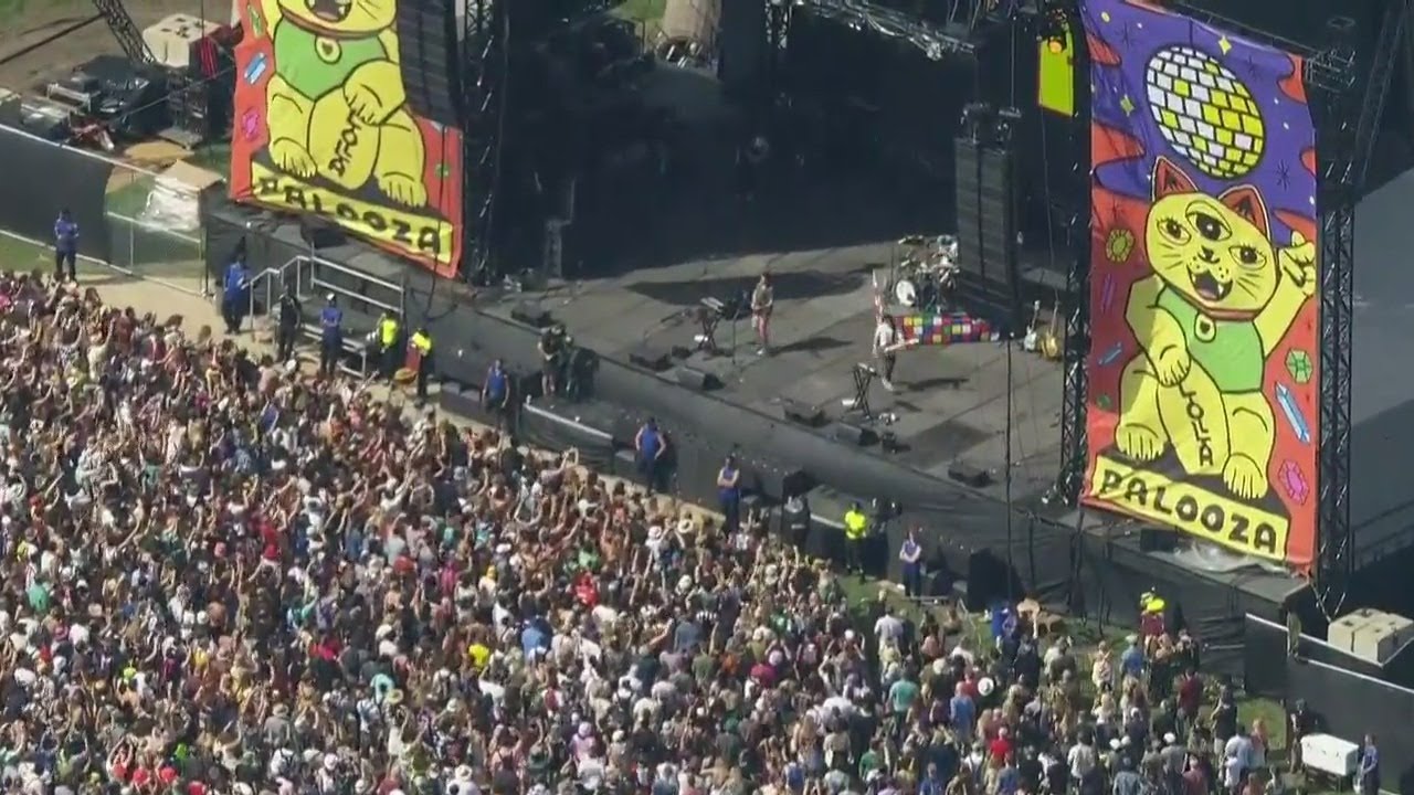 Lollapalooza kicks off in Chicago - YouTube