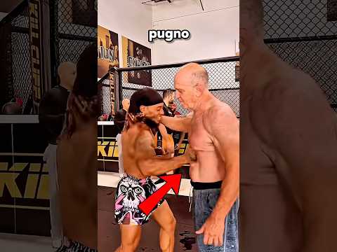 Gli tira un pugno mostruoso… ma il vecchio non si muove 😳💥