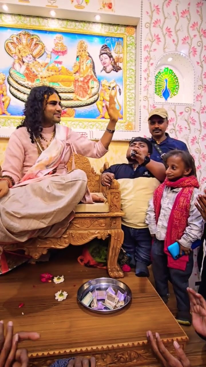 सबसे छोटे कद के भक्त पहुंचे गौरी गोपाल आश्रम महाराज जी से लिया आशीर्वाद?