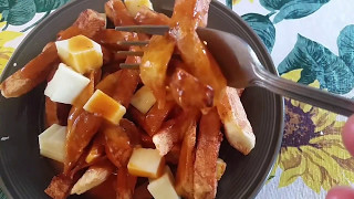 اكلة شعبية كنديةتستحق التجربة poutine   