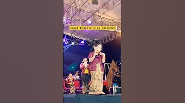 Adik kakak (niken & nisa) kompak bner dah !!!!