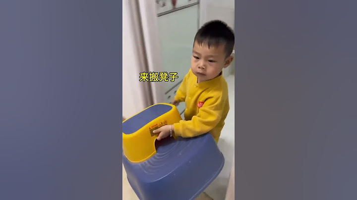The oil pan caught fire, and the baby used the knowledge his father taught him to put out the fire！