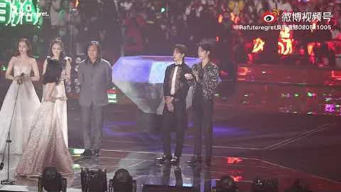 [FANCAM] 191228 Wang Yibo ♡ Xiao Zhan - Tencent Video All Star Awards 2019
