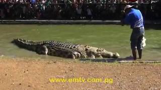 PNG's Very Own Crocodile Dundee Showcases Talent at Adventure Park's Crocodile Feeding screenshot 5