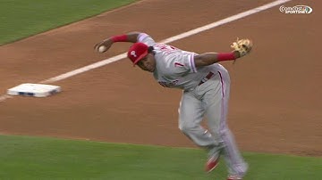 PHI@SD: Franco makes a slick barehanded play at third