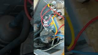 split AC sada outdoor machine mein double capacitor kyon lagaya Gaya Hai doston comment mein batana