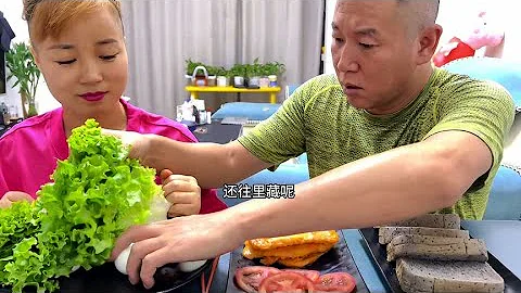 这个家伙，宁可自己噎的够呛，也要自己吃#eating show#eating challenge#husband and wife eating food#eating#asmr eating - 天天要闻
