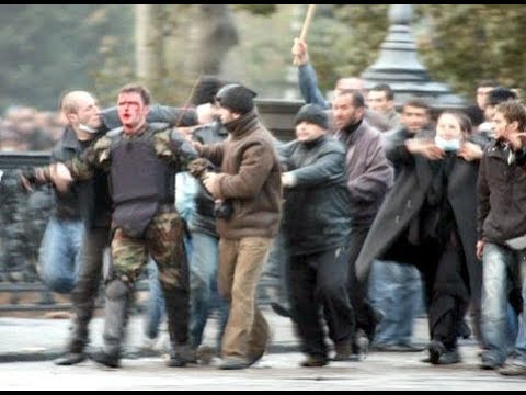 მიტინგზე სპეცრაზმელს სცემენ სიკვდილამდე