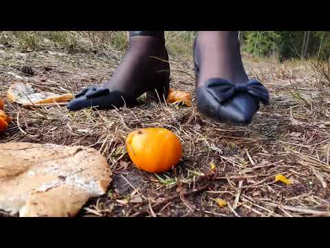 Tangerines and Bread Crush in Kitten Heels Preview